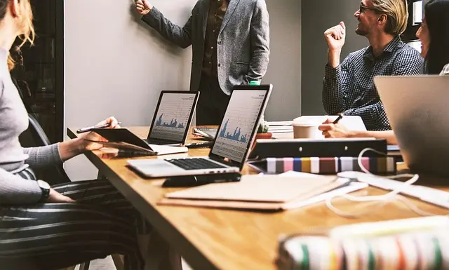 Comment choisir la plateforme idéale pour vos webinaires
