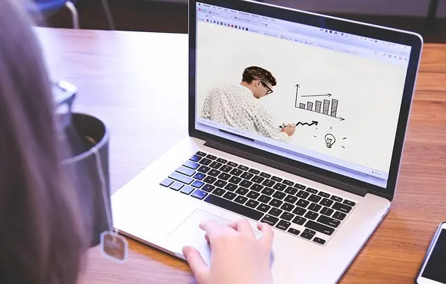 Comment créer un webinaire captivant et efficace