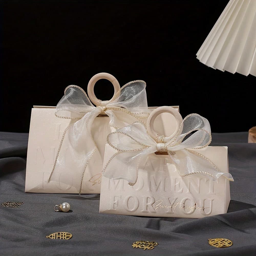 Boîte de bonbon de mariage de mariage de triangle de mariage de participation portable créative de 10 pièces avec la bague en bois et la boîte de