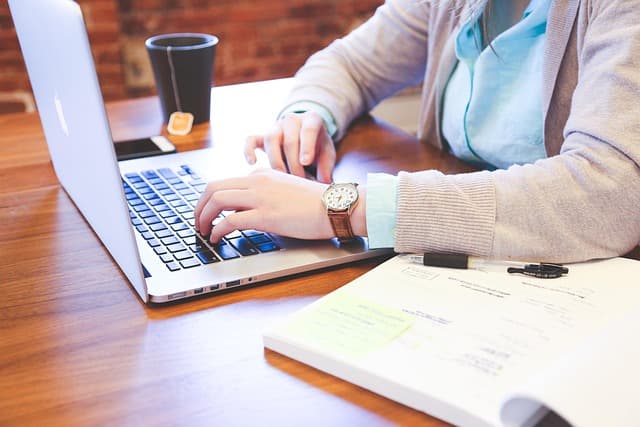 Les étapes essentielles pour réussir votre premier webinaire